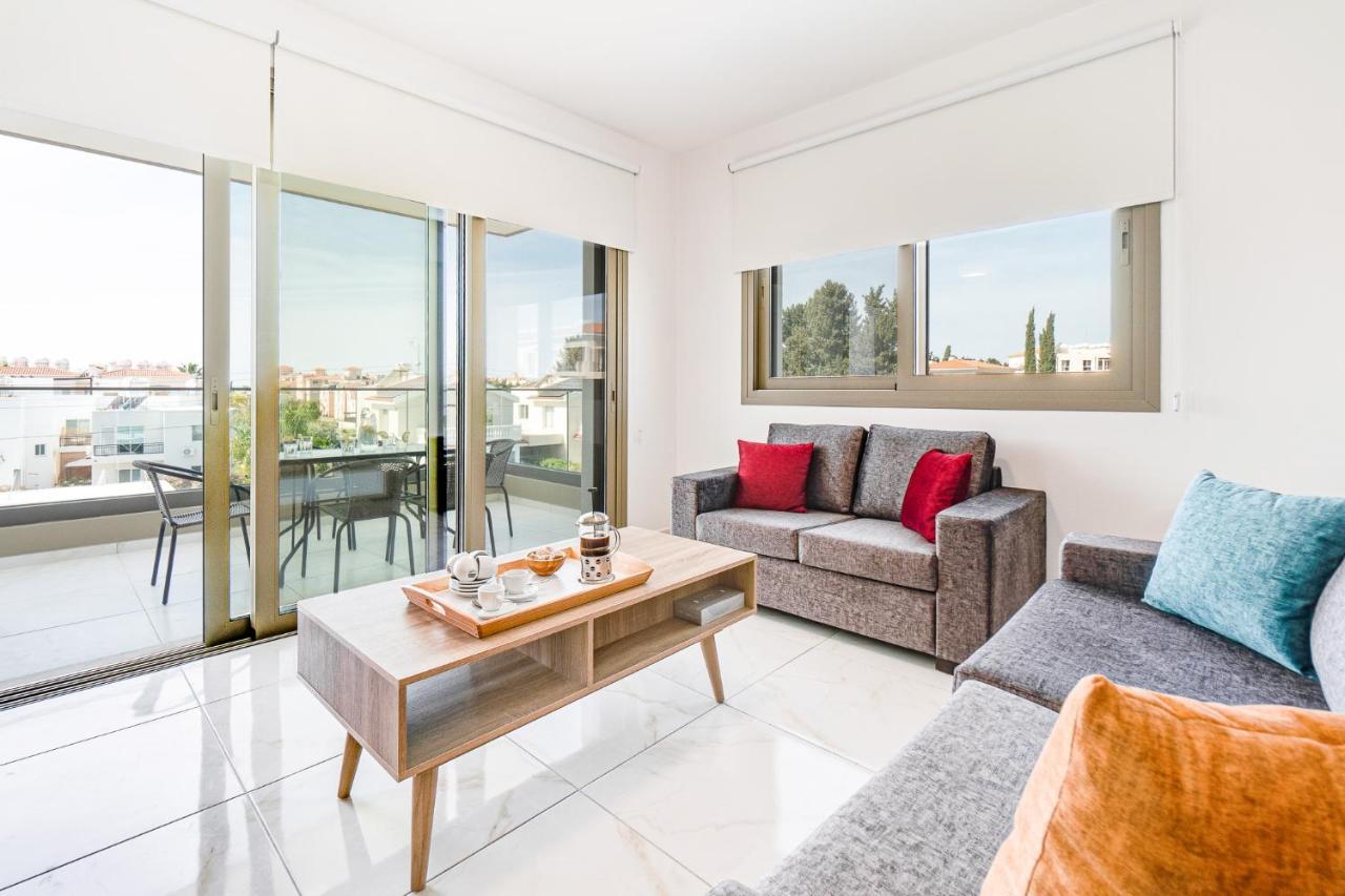 Adolina Apartments By Ezoria Villas Paphos Eksteriør bilde