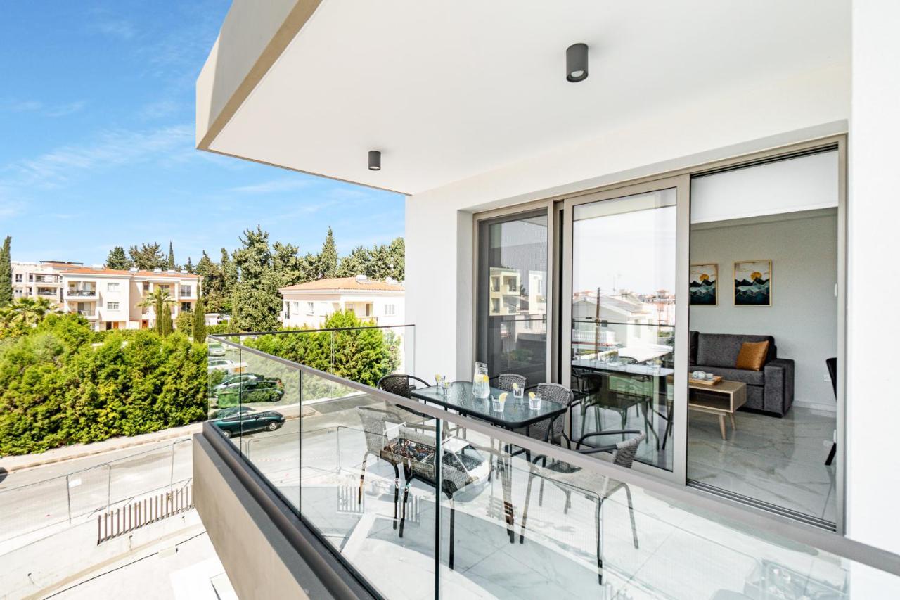 Adolina Apartments By Ezoria Villas Paphos Eksteriør bilde