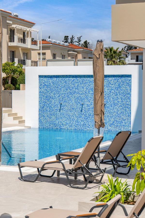 Adolina Apartments By Ezoria Villas Paphos Eksteriør bilde