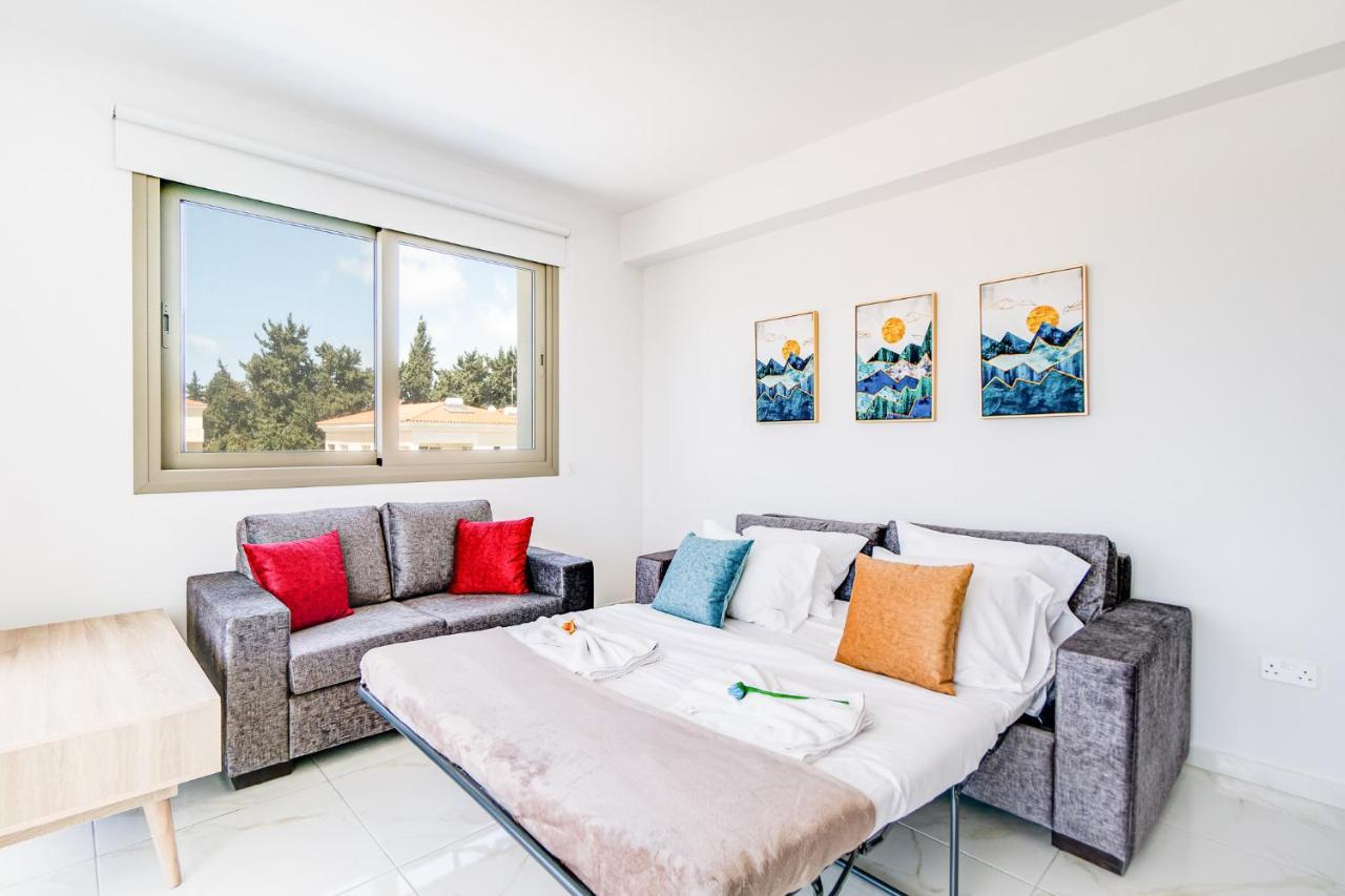 Adolina Apartments By Ezoria Villas Paphos Eksteriør bilde