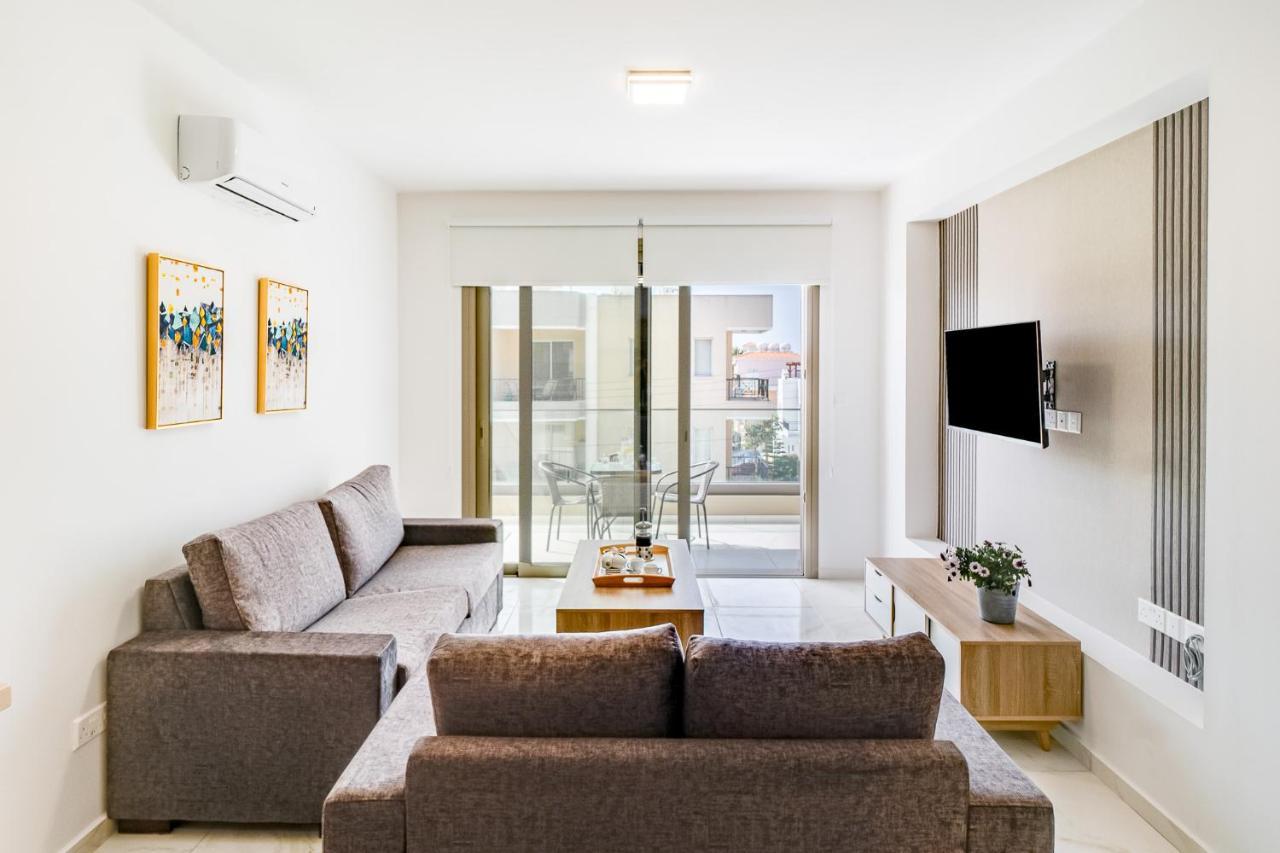 Adolina Apartments By Ezoria Villas Paphos Eksteriør bilde
