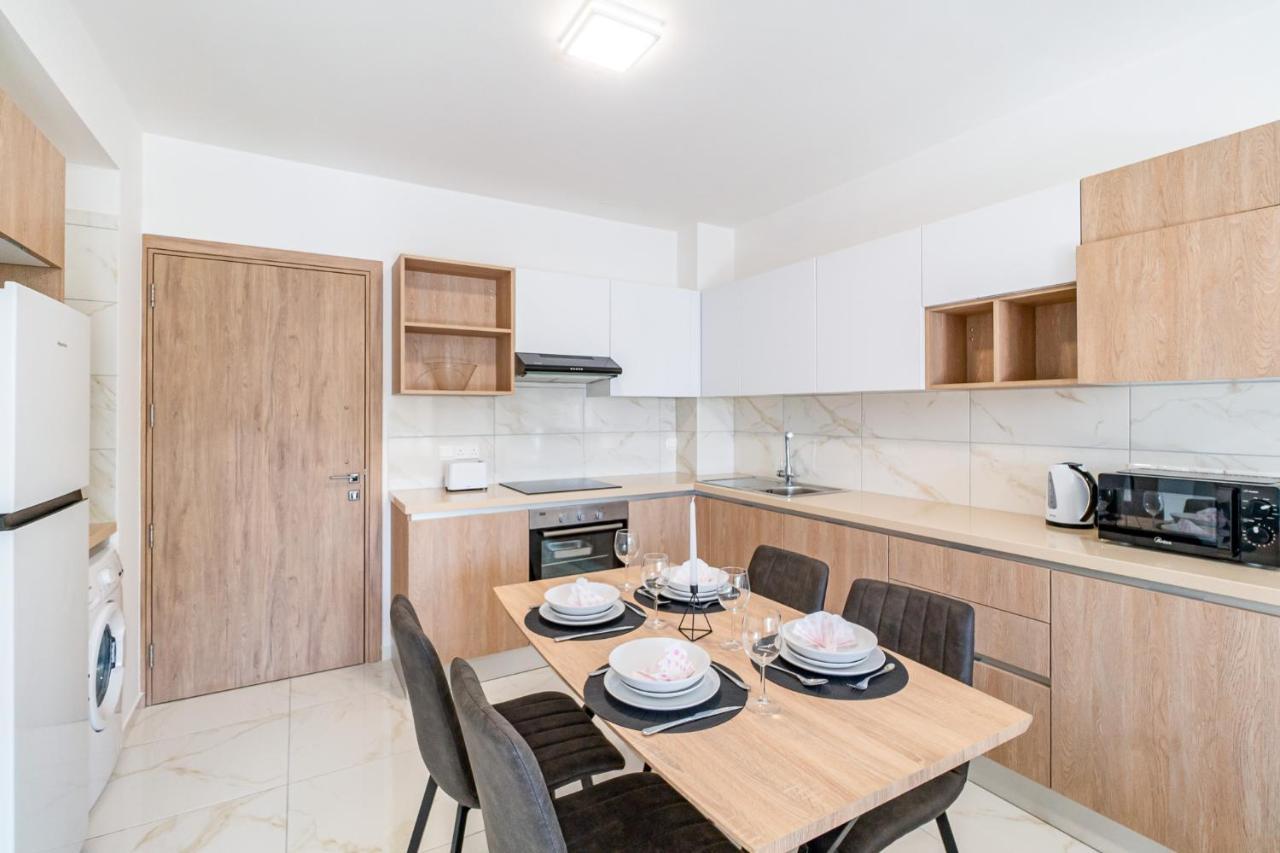 Adolina Apartments By Ezoria Villas Paphos Eksteriør bilde