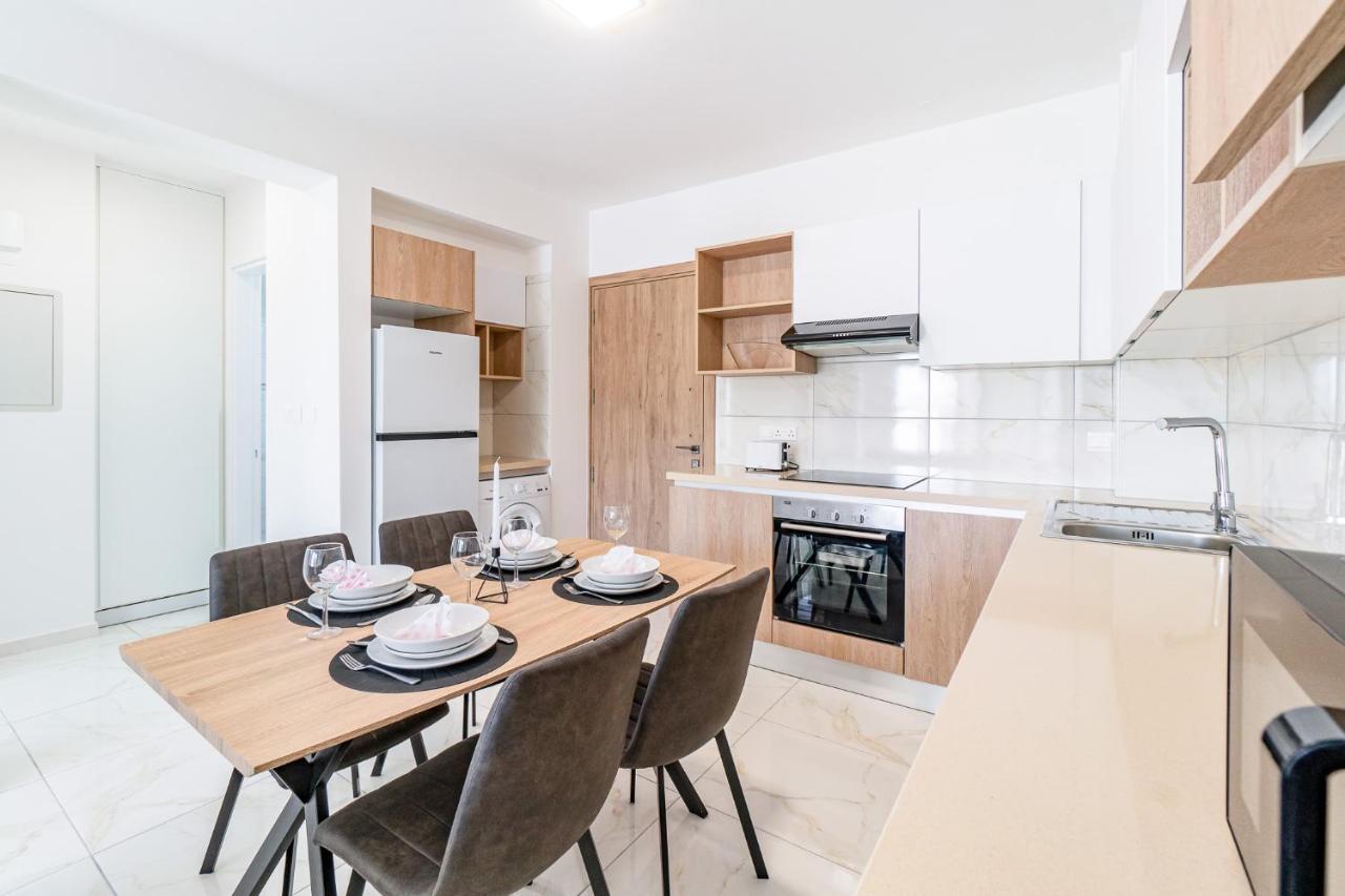 Adolina Apartments By Ezoria Villas Paphos Eksteriør bilde