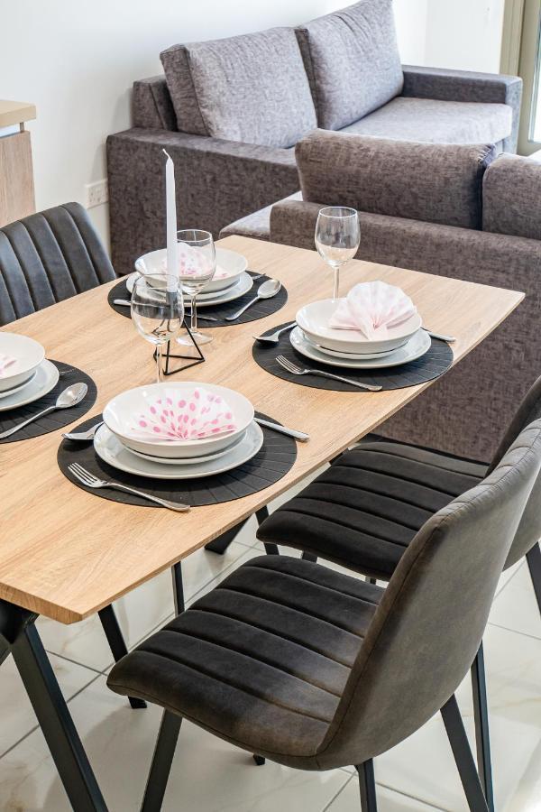 Adolina Apartments By Ezoria Villas Paphos Eksteriør bilde