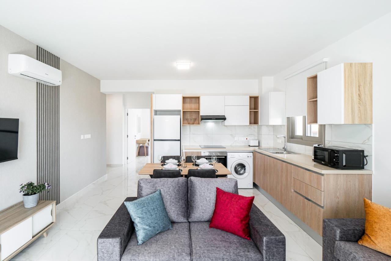 Adolina Apartments By Ezoria Villas Paphos Eksteriør bilde
