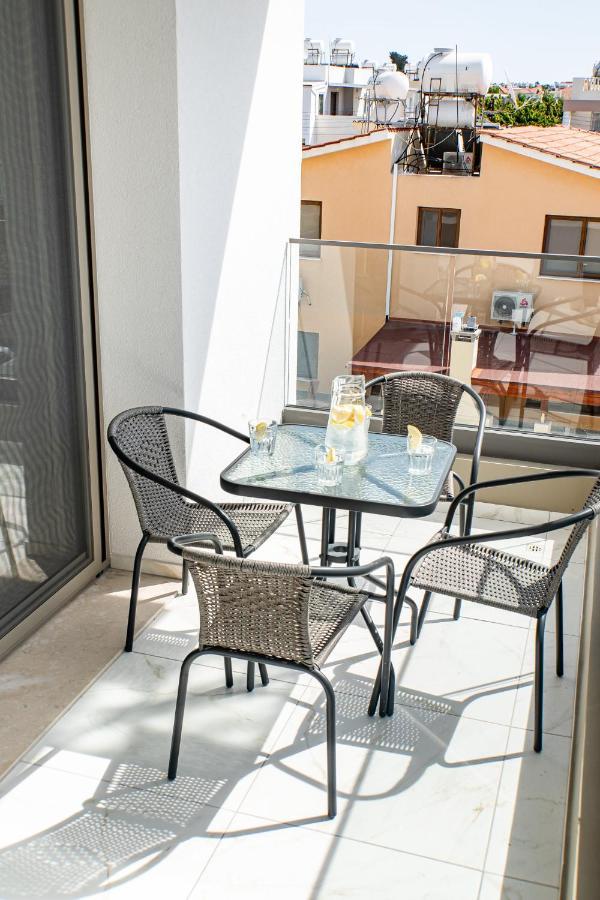 Adolina Apartments By Ezoria Villas Paphos Eksteriør bilde
