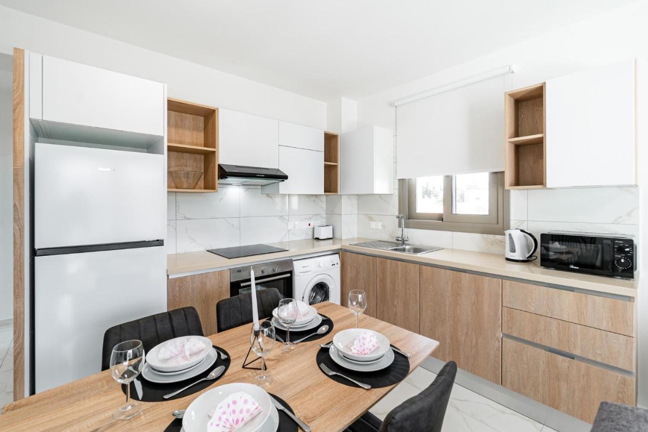 Adolina Apartments By Ezoria Villas Paphos Eksteriør bilde